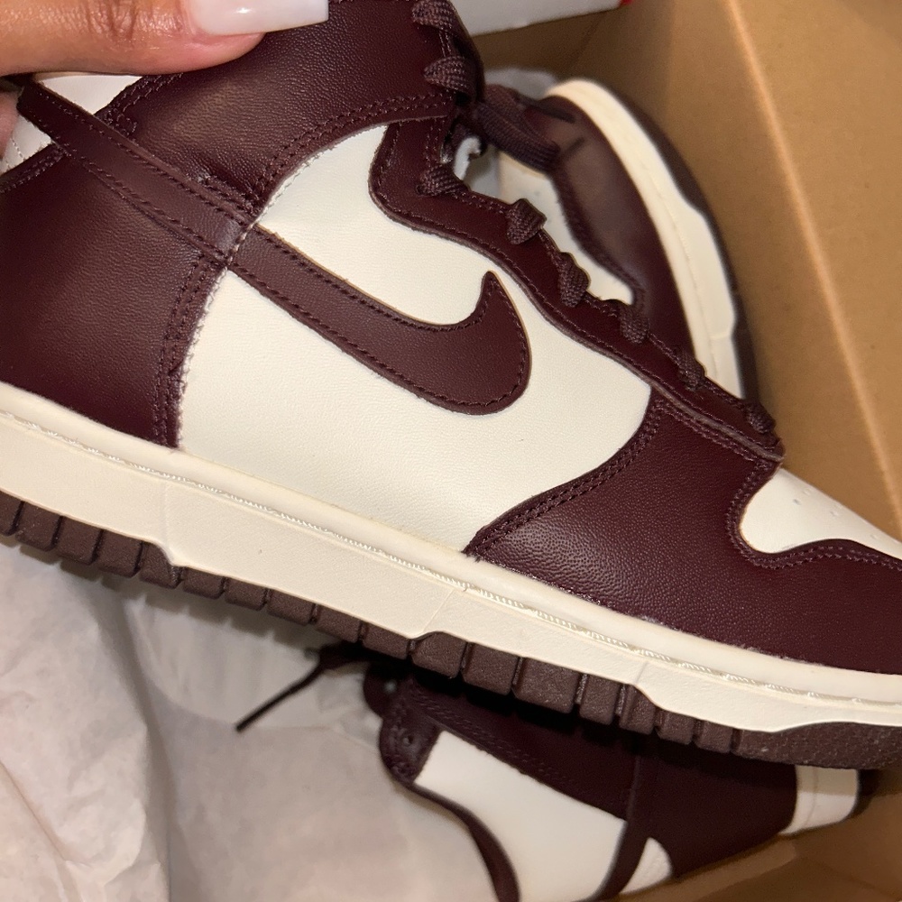 Brand new never worn burgundy Dunks